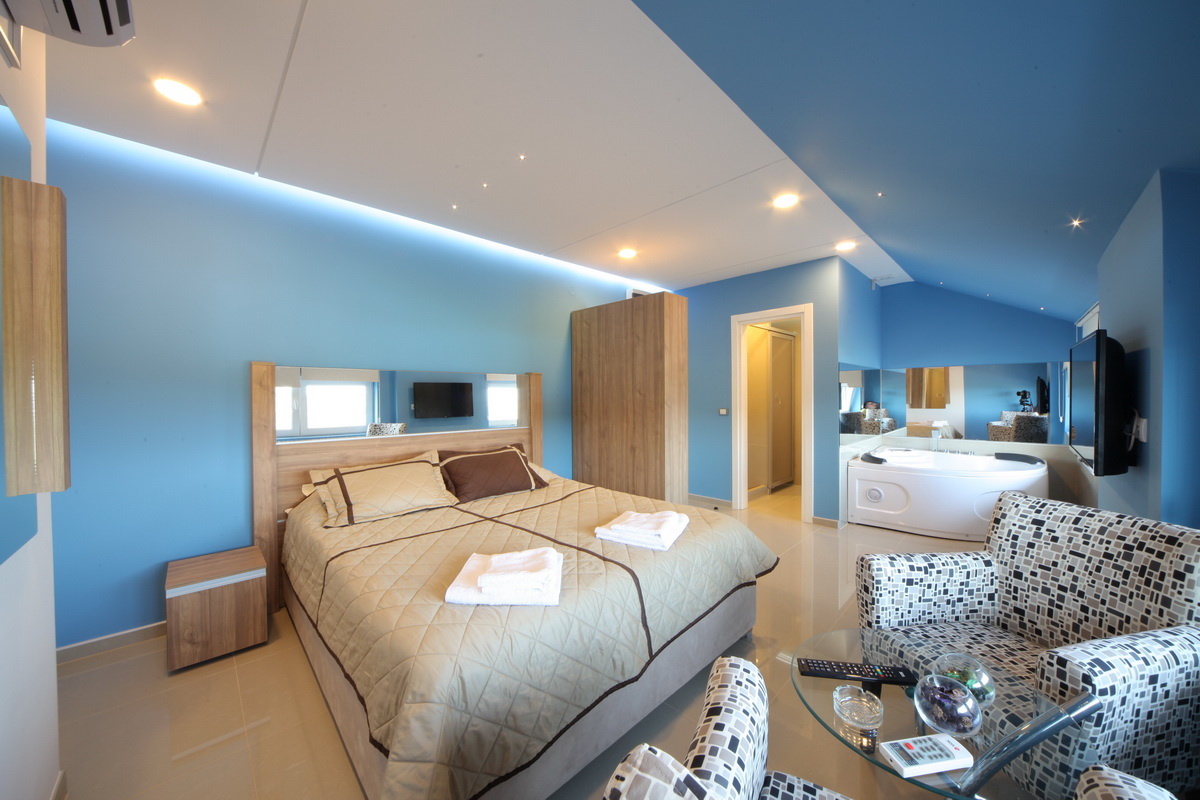 apartment-8-lux-blue-see-001