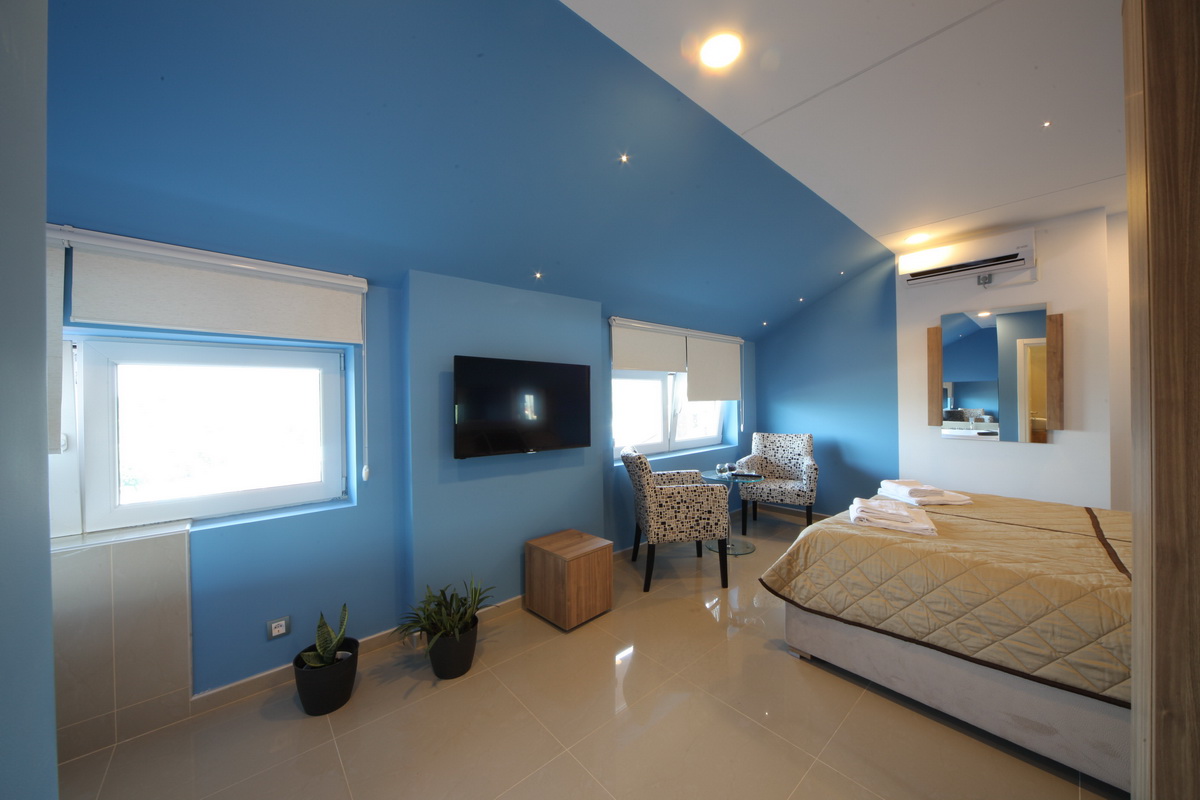 apartment-8-lux-blue-see-002
